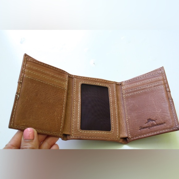 NWOT Tommy Bahama wallet - Picture 2 of 7
